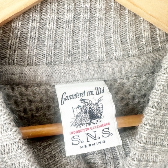 100% Pure New Wool Grey Button Up Knit Cardigan S.N.S Herning Size M - Picture 8 of 9